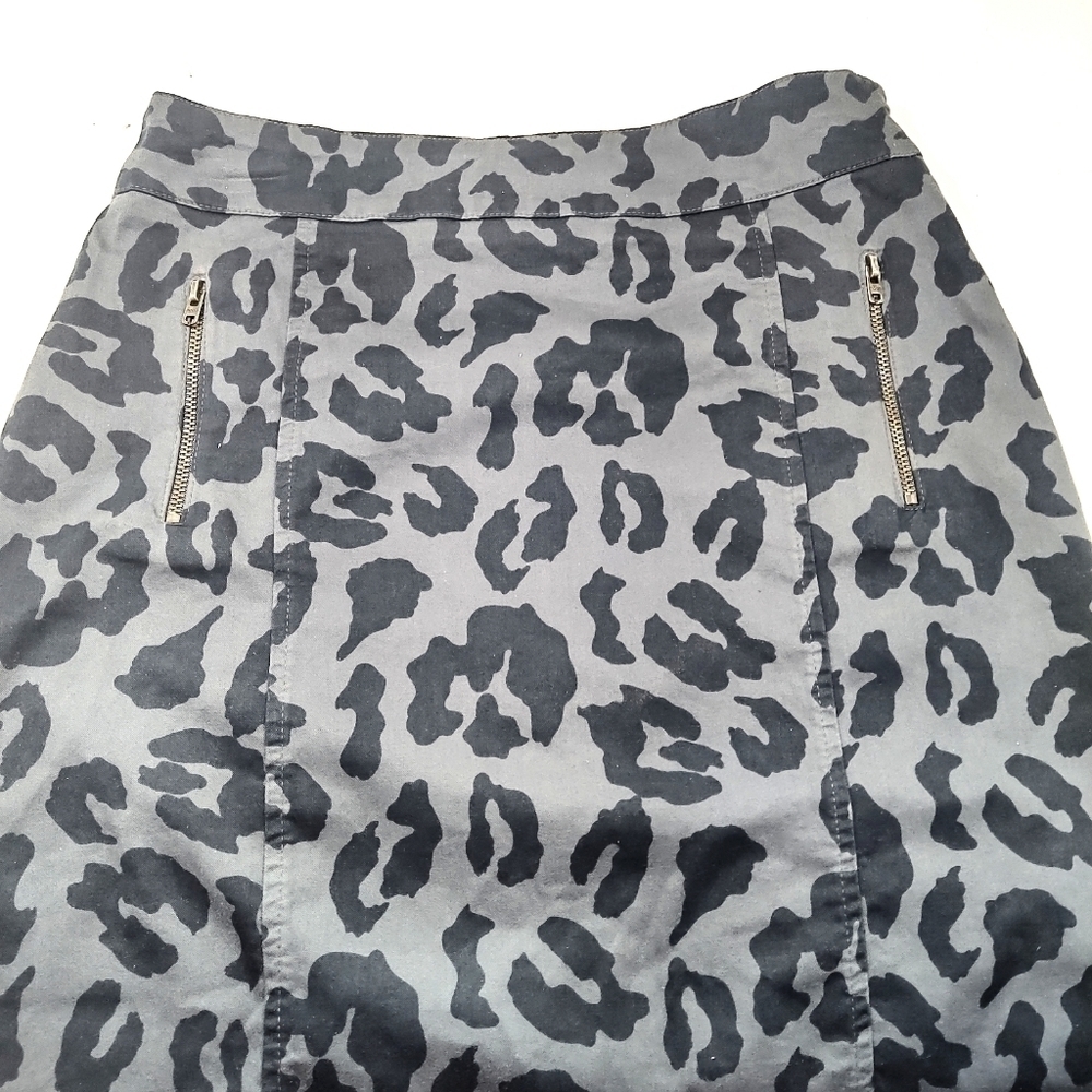 Divided by H&M animal print mini grey and black skirt Size:8 - Picture 3 of 7